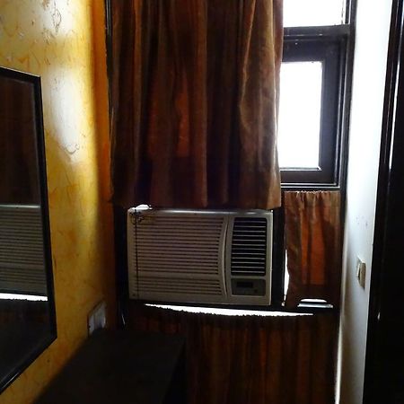 Hotel Elegant International Új-Delhi Kültér fotó