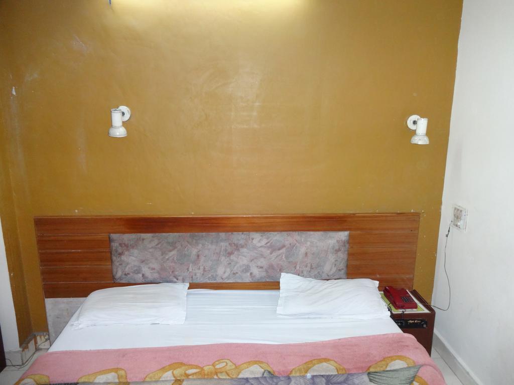 Hotel Elegant International Új-Delhi Kültér fotó