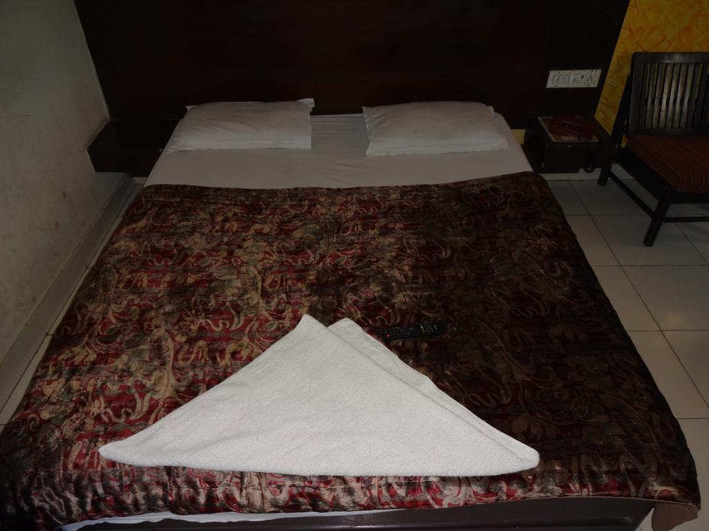 Hotel Elegant International Új-Delhi Kültér fotó