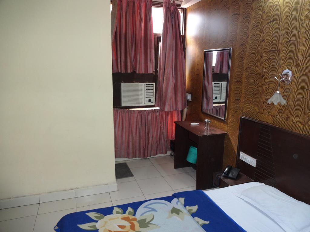 Hotel Elegant International Új-Delhi Kültér fotó