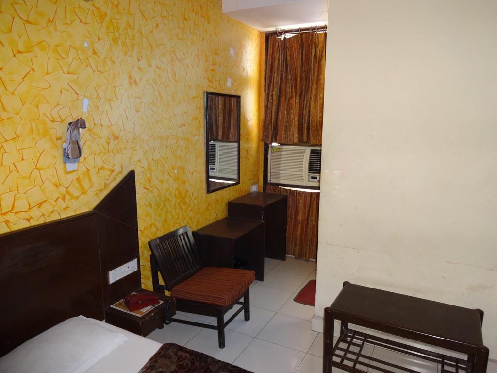 Hotel Elegant International Új-Delhi Szoba fotó