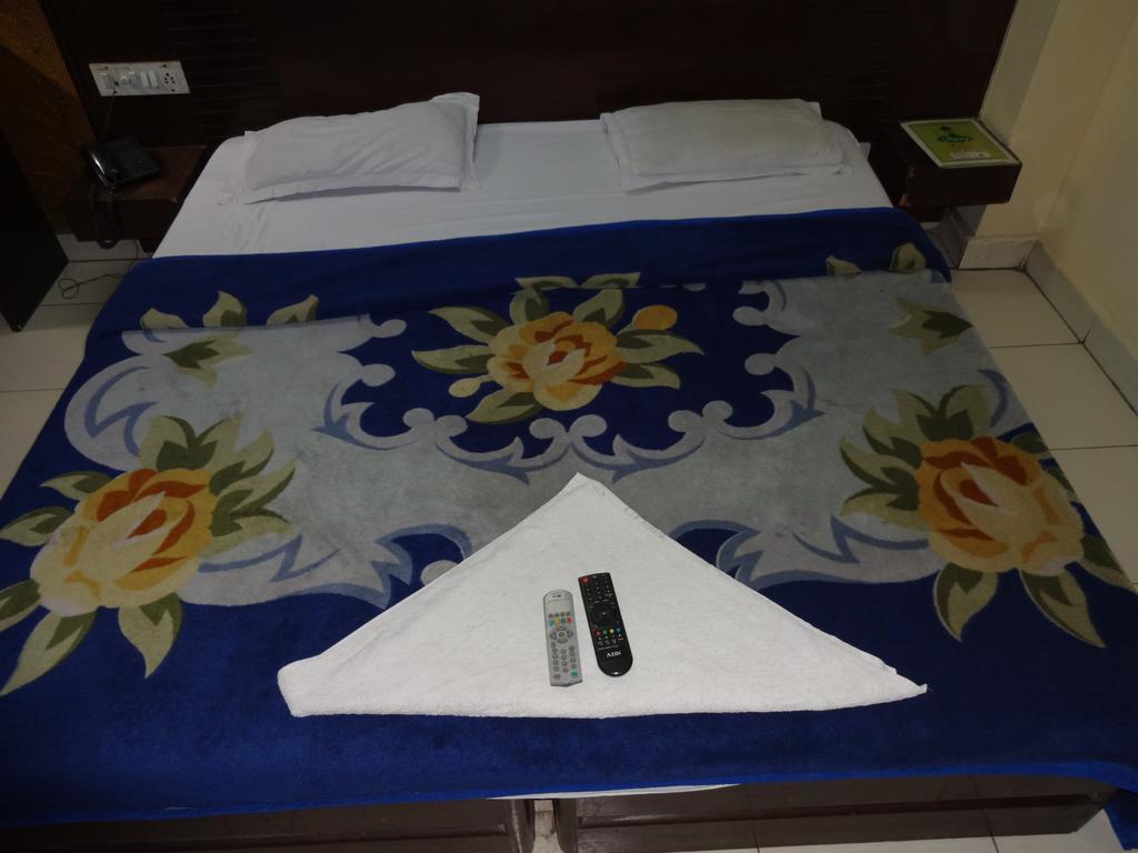 Hotel Elegant International Új-Delhi Kültér fotó